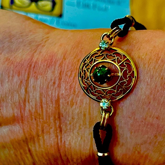 Vintage AMCO Bracelet. Surrounded by Cabochon and two sparkling rhinestones. - Picture 2 of 9